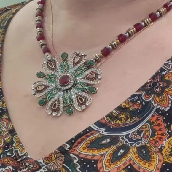 Vintage Baroque Queen Crystal Elegant Brooch - Picture 13 of 13